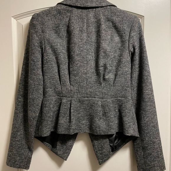 Beautiful blazer - Picture 2 of 4